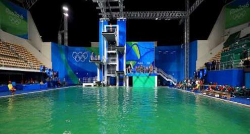 أفضل جامعة في الصين ترفض "تخريج" طلابها الذين لا يستطيعون السباحة